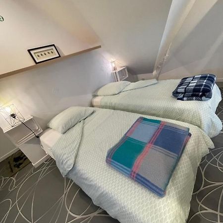 Duplex Lägenhet Beaumont-sur-Sarthe Exteriör bild